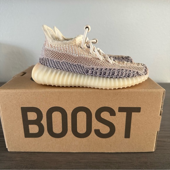 YEEZY Boost 350 Ash‎ Pearl - Picture 1 of 6